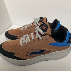 MENS AVIA SNEAKERS - AVI-STORM - SIZE 11 - TAN / BLUE